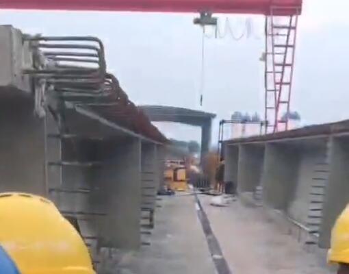 四川府君大桥智能张拉现场