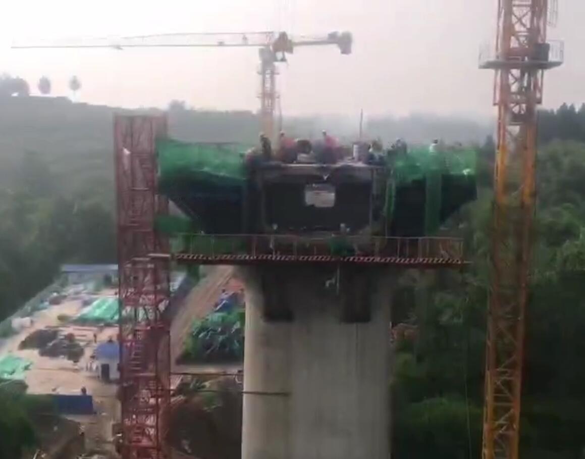 四川何家沟大桥智能张拉现场